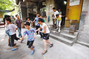 南坪后堡一黑網吧昨被查處,老板居然聲稱是幫家長看娃兒 南坪后堡一黑網吧昨被查處,老板居然聲稱是幫家長看娃兒