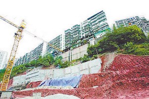 央視曝光開發商違法施工致臨近樓房開裂