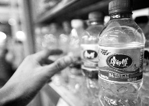 康師傅為水源門道歉天然礦泉水提價五成