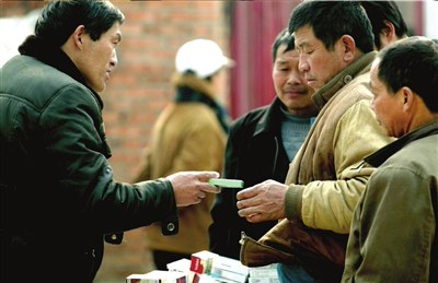 流動黑藥販換包裝后銷售過期藥(組圖)