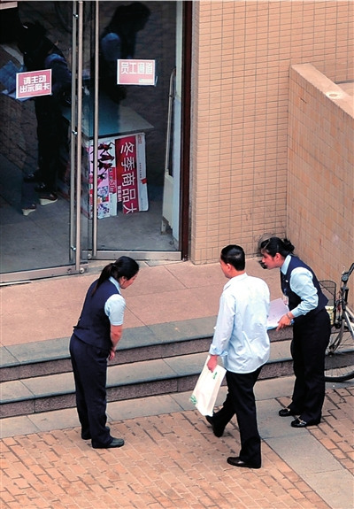 華堂被指對違規員工進行體罰店方稱為企業文化
