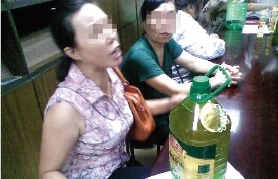金浩茶油10倍賠償兌現(xiàn)難孕婦拎油上門要等3天