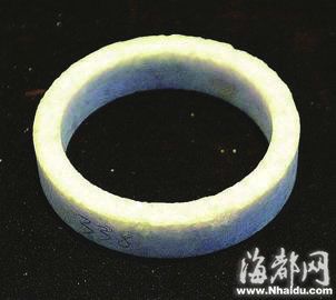經(jīng)酸洗漂白(材質(zhì)變松散,吸附力增強)