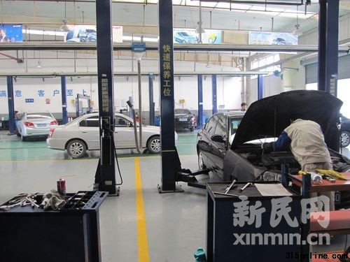 檢測點內停滿了前來檢測的車輛。新民網實習生曹彥娜 浦建路回傳 檢測點內停滿了前來檢測的車輛。新民網實習生曹彥娜 浦建路回傳
