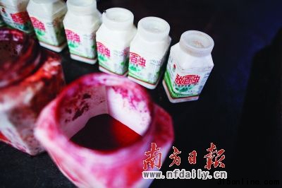 劇毒農(nóng)藥“敵百蟲”和色素。 劇毒農(nóng)藥“敵百蟲”和色素。