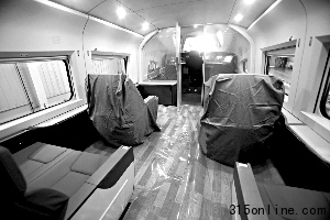 揭秘京滬高鐵列車:400公里時(shí)速雞蛋不滾動(dòng)(圖)(2)