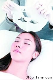 香港目前仍無化妝品含防腐劑的標準含量,內地可添加防腐劑含量的最高上限為0.8%。
