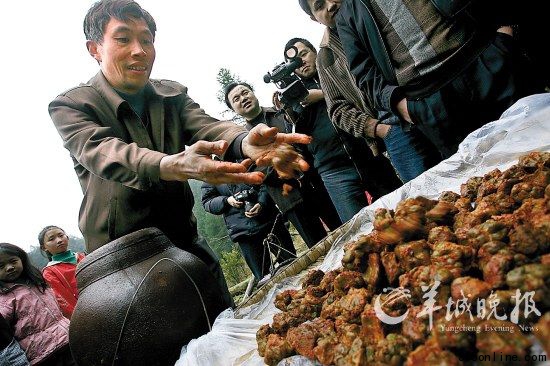 “沉香榨菜”開壇。CFP供圖 “沉香榨菜”開壇。CFP供圖
