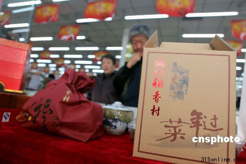點圖查看下一頁 一周圍觀:光明牛奶生蛆耐克產(chǎn)品“中外有別”(6)