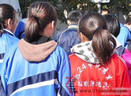 內蒙古包頭全部收回獎勵優秀學生紅色校服(圖)