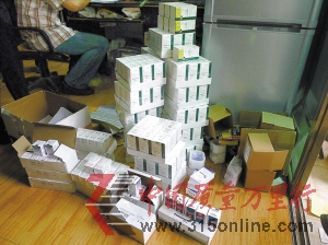 下圖:警方現場查獲假藥37795粒,涉案金額約4700萬元。 下圖:警方現場查獲假藥37795粒,涉案金額約4700萬元。