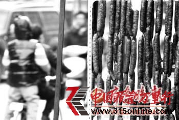濟寧城區的一家肉食店外,鐵架上掛滿了香腸。本報記者 李巖松 攝