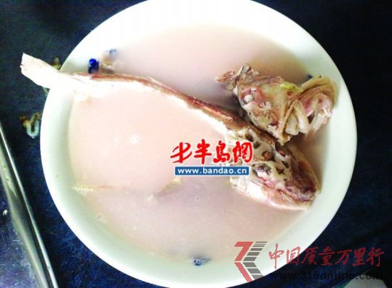 紅頭魚竟燉出紅湯 消費者質(zhì)疑魚被染色(圖)