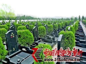 3月31日,在濟(jì)寧一處陵園內(nèi),公墓林立。能在百年之后擁有“一席之地”長眠,是人們的傳統(tǒng)愿望。見習(xí)記者何泉峰攝 3月31日,在濟(jì)寧一處陵園內(nèi),公墓林立。能在百年之后擁有“一席之地”長眠,是人們的傳統(tǒng)愿望。見習(xí)記者何泉峰攝