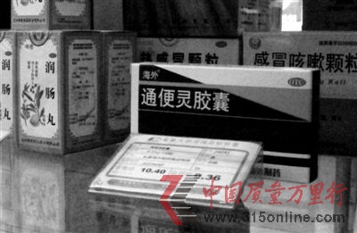 4月16日,北京一家藥店內,涉嫌鉻超標的長春海外制藥生產的通便靈膠囊待售。新華社發