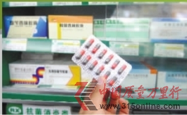 4月16日，長沙市蔡鍔路某藥房，記者走訪并未發現有被曝光品牌膠囊藥品。記者 龔磊 攝