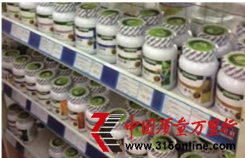 長沙市各大藥店的柜臺上放置著琳瑯滿目的保健食品。 記者 李琪 攝 長沙市各大藥店的柜臺上放置著琳瑯滿目的保健食品。 記者 李琪 攝