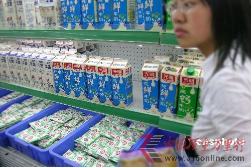 光明乳業部分產品混入堿水。資料圖