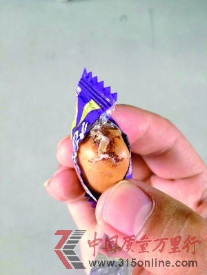 怡口蓮糖果出現(xiàn)蟲狀異物超市下架該批次貨品