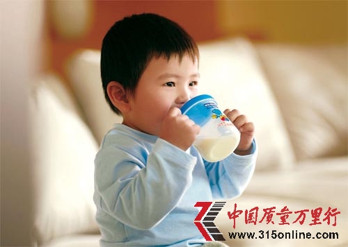 洋奶粉國內售價全球最貴家長出國搶購成一景