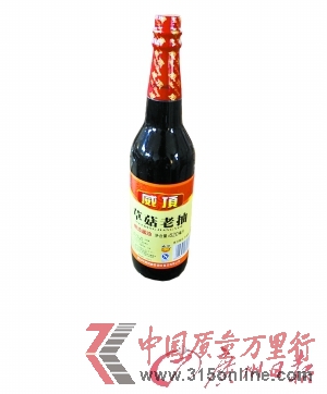 當時查出的“問題醬油”。 記者陳楓攝(資料圖片) 當時查出的“問題醬油”。 記者陳楓攝(資料圖片)