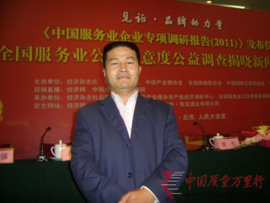 圖為蔣衛(wèi)鎖乳品有限公司總經(jīng)理蔣衛(wèi)鎖。(資料圖片)