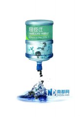 屈臣氏蒸餾水遭質疑：工藝致水中氰化物被濃縮